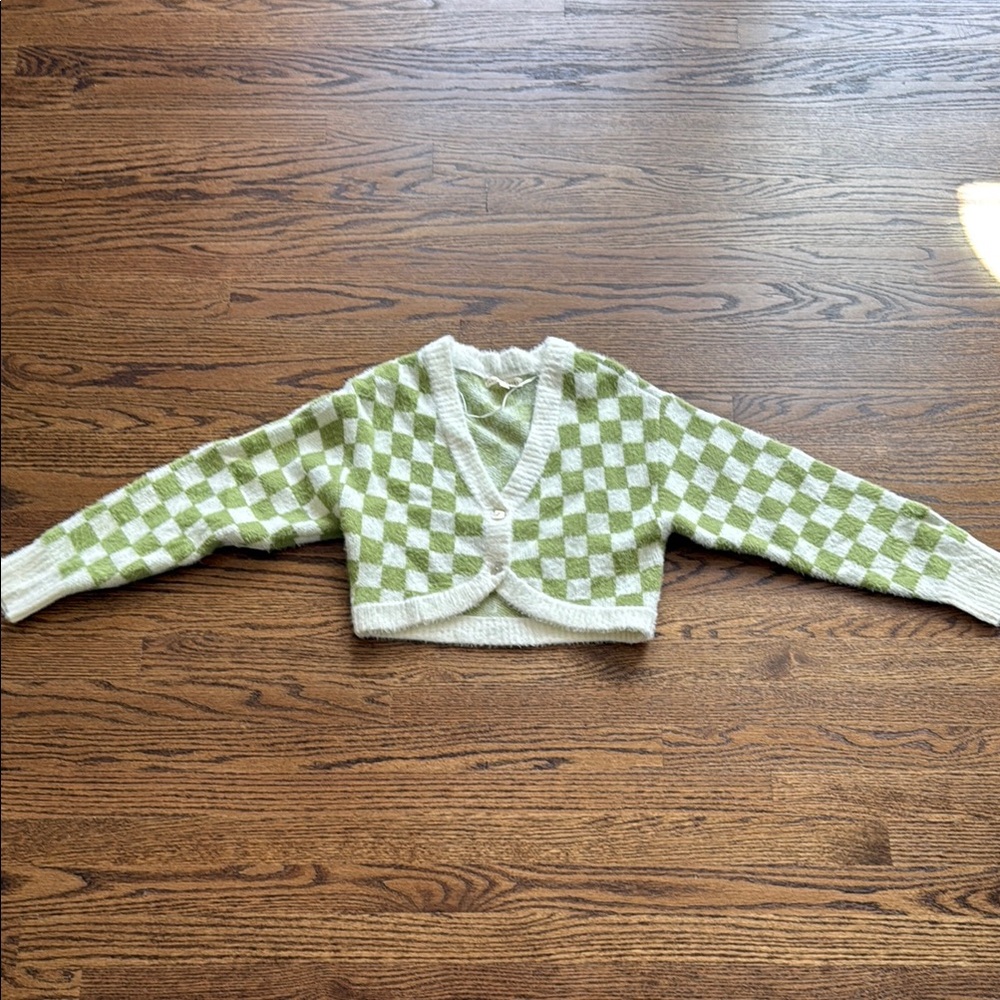 Green and Cream Checkered Women's Sweater NWOT